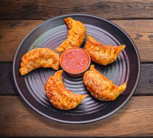 Veg fried momos