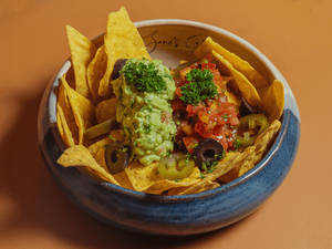Tortilla Chips With Guacamole & Salsa