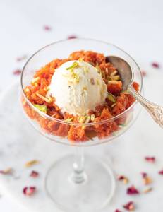 Carrot Halwa With Ice Cream