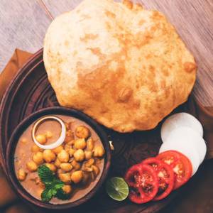 Chole Bhature (2 Pcs)