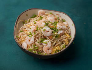 Hakka Noodles Prawns