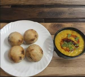 Litti [4 Pieces] With Dal Tadka [248 ml]