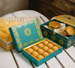 Desi Ghee Besan Laddu