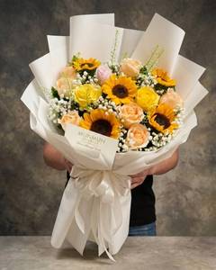 Munmun Florist Sunflower With Rose Bouquet