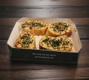 Cheese garlic bread