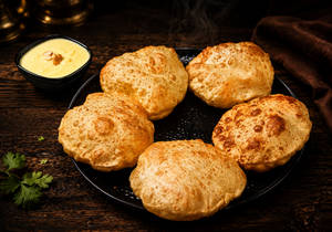 Shrikhand Puri
