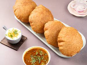 Bedmi Poori With Aloo Sabji