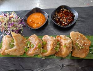 Chicken Pan Fried Momos [6Pcs]