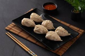 Veg Momos (6pcs)