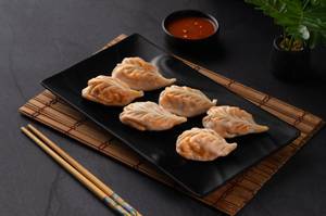 Chilly Paneer Momos (6pcs)