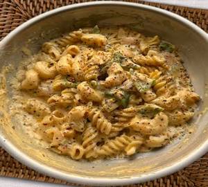 White sauce pasta