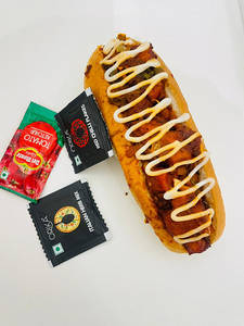 Chilly Paneer Hot Dog