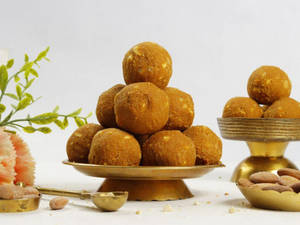Atta Dry Fruit Laddu