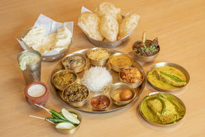 Padha Nadir Majhi ( Ilish, Bhetki & Mutton ))