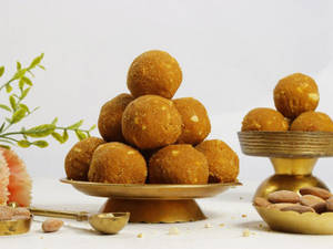 Besan Dry Fruit Laddu