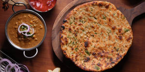 Aloo pyaz kulchaa