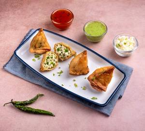 Hot Paneer Chilli Samosa (250 Grams)