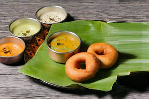 Sambar Vadai [2 Pieces]