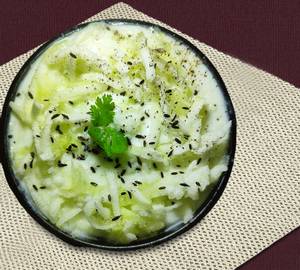 Cucumber raita