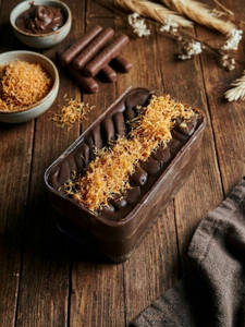 Kunafa Chocolate Cake Tub
