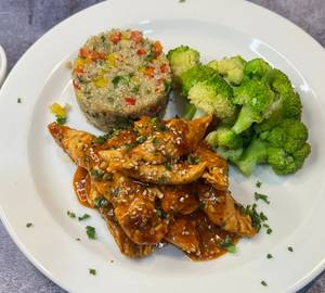 Hot Honey Garlic Chicken & Steamed Broccoli Meal Platter