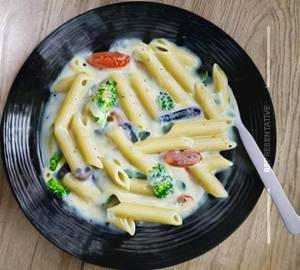 Veg Cheese White Sauce Pasta