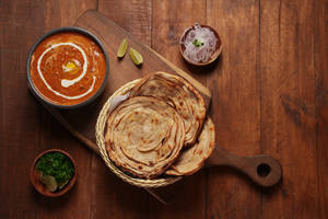 Lacha Paratha (3nos) With Dal Makhani