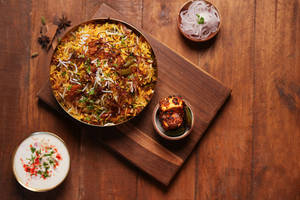 Subzi Dum Biryani With Paneer Tikka (2pcs)
