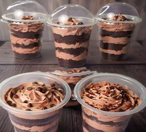 Mousse chocolate jar cake