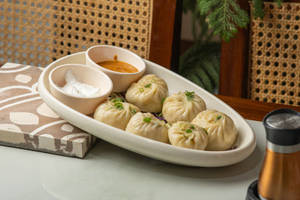 Veg Momos [6 Pieces]