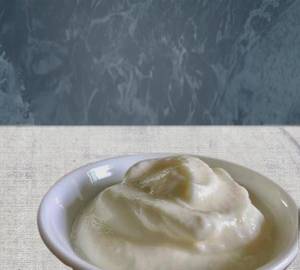 Toum [Garlic Souse]