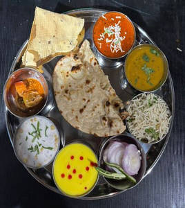 Regular Thali Butter Paneer Masala,DalFry, Rice, Boondi Rayta, Achar,Papad, Salad, Dessert