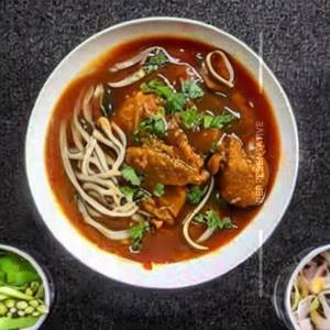 Chicken chopper noodles ( gravy)