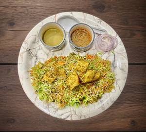 Veg Chaap Biryani With Gravy & Chutney 