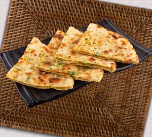 Tawa Cheese Paneer Paratha(2Pcs+Dal+Pickle)