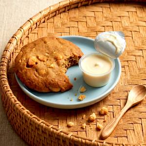 Sweet & Creamy Bite | Caramel Cashew Cookie + White Creamy Dip