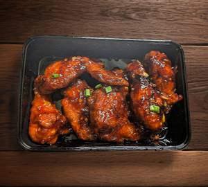 Fried Chicken Wings in choice of Sauce (6 Pieces)