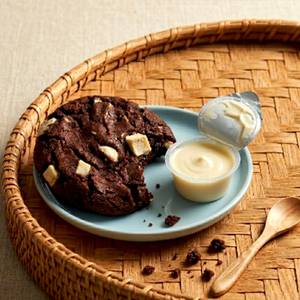 Double Choco Overload | Chocolate Chunk Cookie + White Creamy Dip
