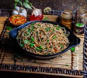 Veg burnt garlice noodles