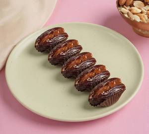 Medjoul Dates Stuffed With Almond 5 Pcs
