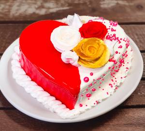 Strawberry heart cake [500 g]