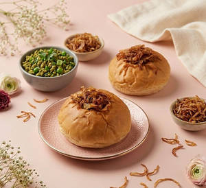 Chicken Keema Cheese Bun