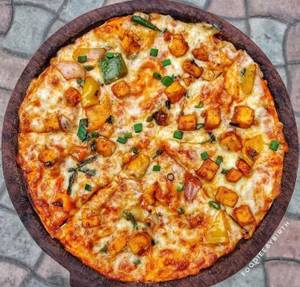 Tandoori Paneer Tikka Pizza