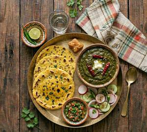 Sarso Ka Saag 4 Makke Ki Roti (For 2)