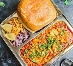 Kolhapuri Style Misal [6 Pieces]
