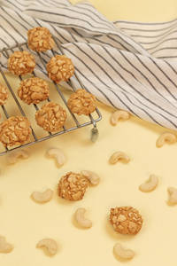 Kaju Cookies.