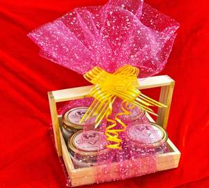 Chocolate Gift Hamper [4 Jar Basket]