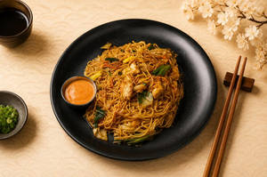 Veg Noodles In Kung Pao Sauce