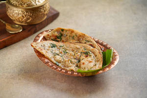 Mirchi Lasooni Kulcha ( 1 Pcs )