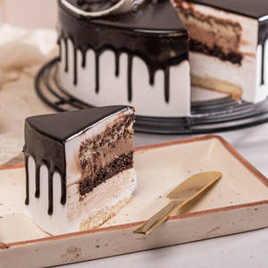 Choco Vanilla Cake (Eggless) KG